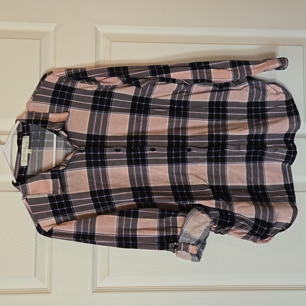 Plaid Maternity Button Down Shirt Size XL (but fits more like a M or L)